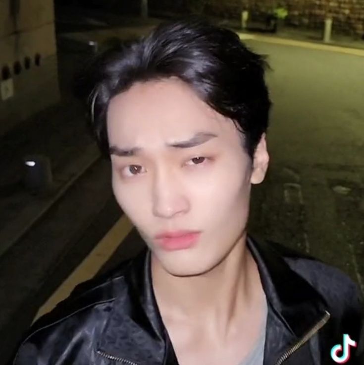 Mewing meme dễ thương